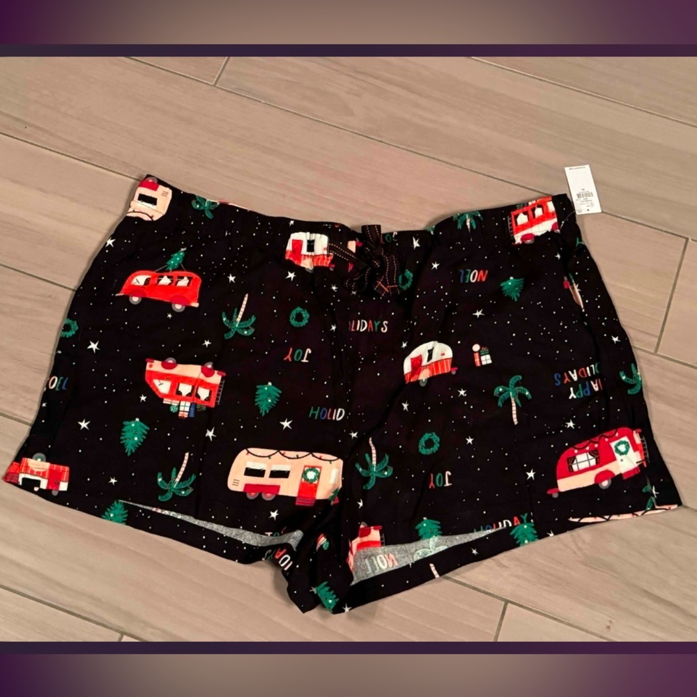 Old Navy Black Holiday Print Women Shorts NWT